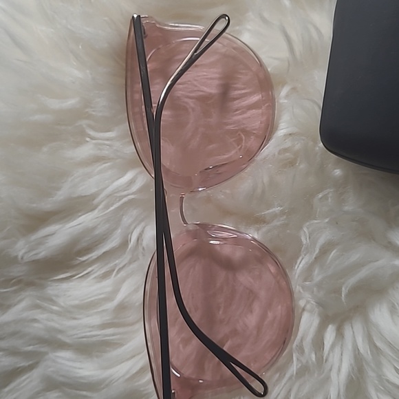 Rose Glasses - Picture 5 of 9